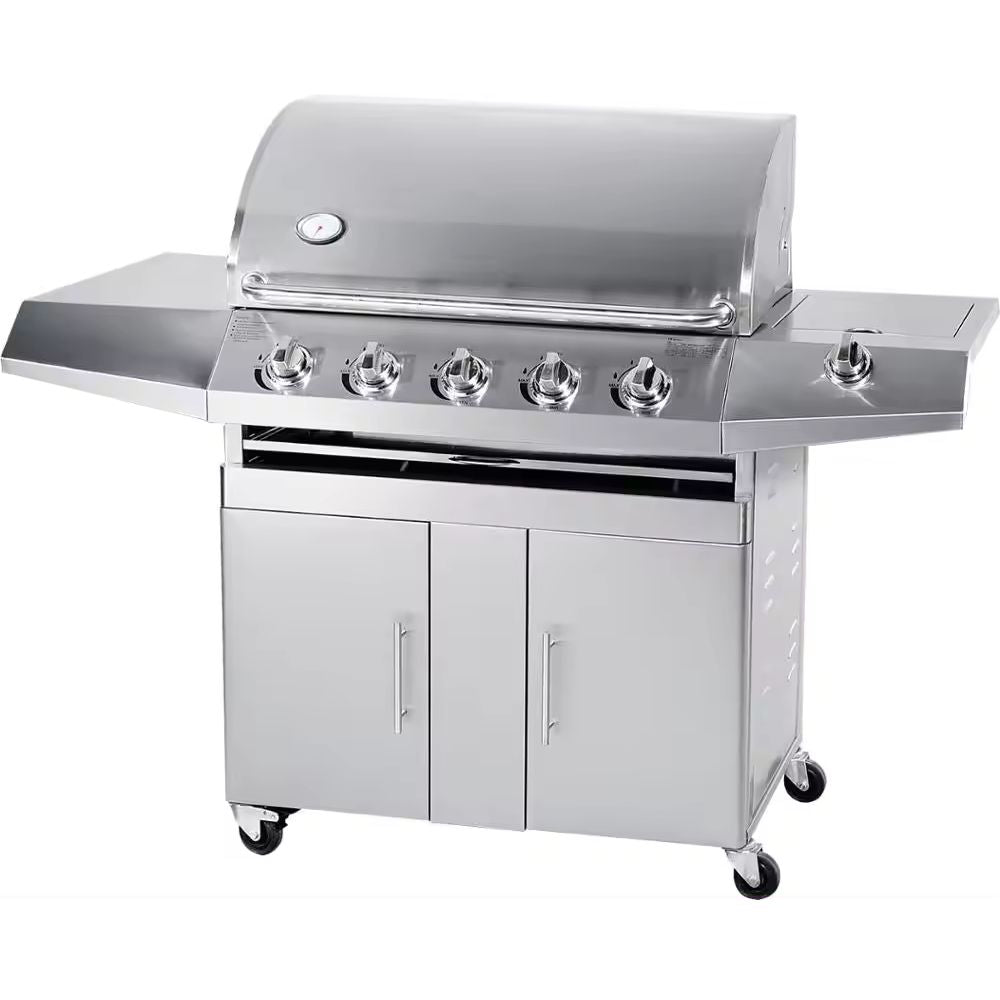 Expertly crafted with 5 powerful burners, this gas BBQ grill comes complete with a cover that will protect your investment for years to come. 