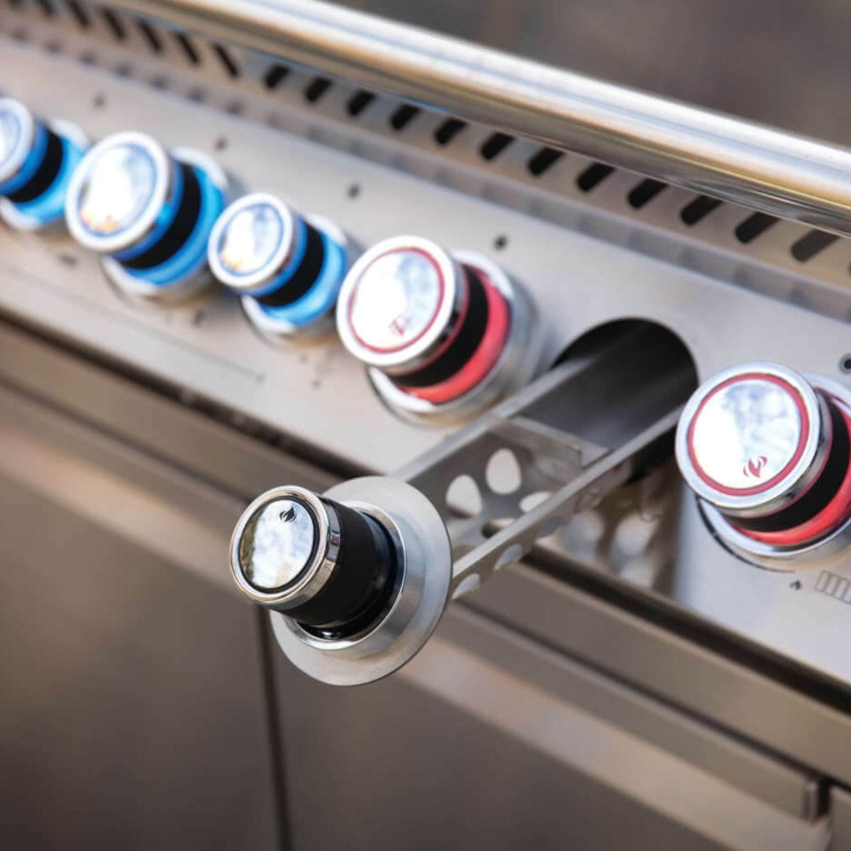 The Stainless Steel Prestige PRO665RSIB Grill features 8 burners