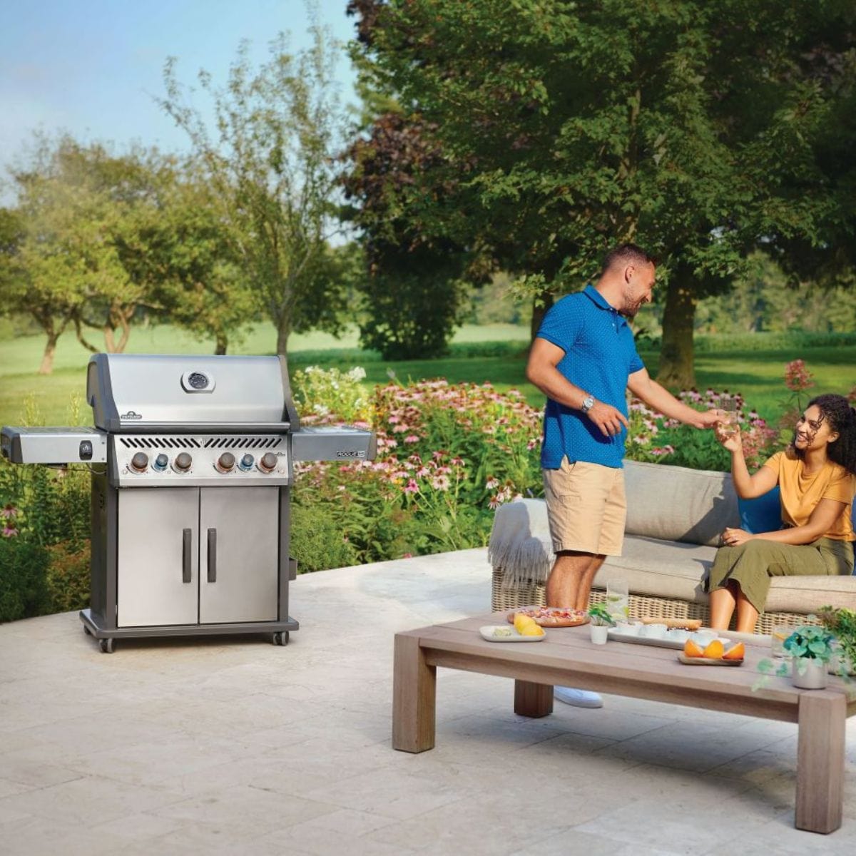 The backlit control knobs are illuminated with LED lights, that change to red when the gas is on making it easier and safer to grill after dark